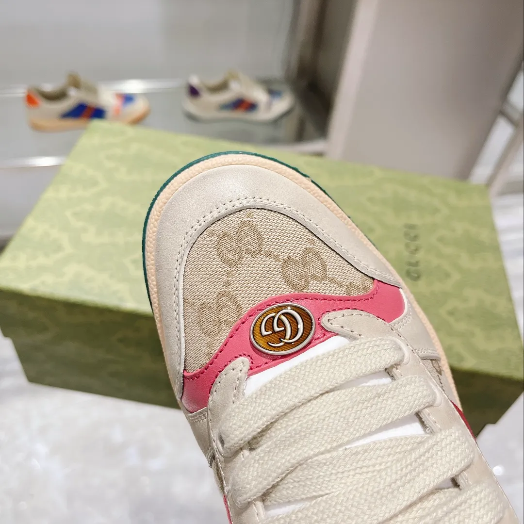 👟👟Ex-factory price 480👟👟 GUCCI’s first generation of dirty shoes was born, adding a star to the luxury world Trendy brands, alternative, magical, retro, etc. are integrated into one. The contrasting colors of cowhide fabrics stimulate the vision. Various combinations and various techniques. ✍ Among them, the Gucci logo pattern is interspersed with design, which is vivid. The cowhide punching process is retro and old, and the logo element of trendy men and trendy women. Original original and correct lining, imported fiber towels, more comfortable, shoe packaging technology increases comfort, beautiful on the outside, more beautiful on the inside, spiritual design 🌼The feet are made of beige matte cowhide, with contrasting distressed fabrics, skillful workmanship, overall color balance, imported pure T👟👟Ex-factory price U sole, no impurities, clear texture, orderly arrangement, wear-resistant and non-slip. Couple model: 34-45
